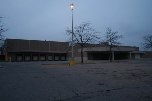 Wonderland Mall (Wonderland Shopping Center) - 2004 Photo (newer photo)